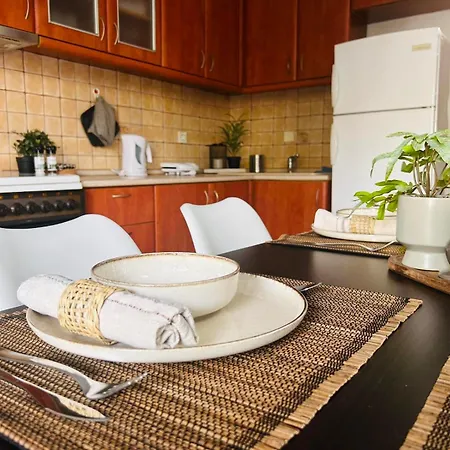 Seaside View Apartment *